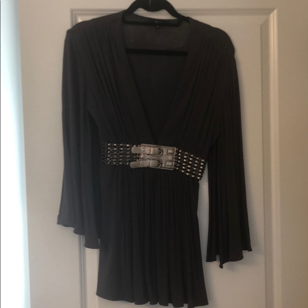 Sky tie sleeve top with belt accent